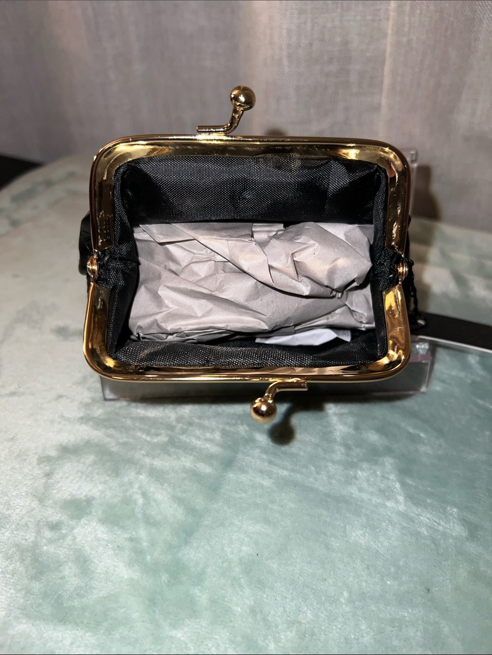XOXO Black Embossed Kiss-Lock Coin Purse - Picture 3 of 5